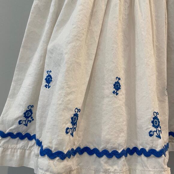 Mini Boden Embroidered Shirred Dress Floral Smocked Spring Vanilla Pod Blue 4-5Y - Picture 6 of 13